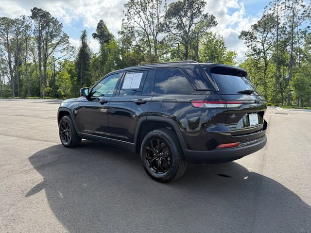 Used 2025 Jeep Grand Cherokee Altitude image 3