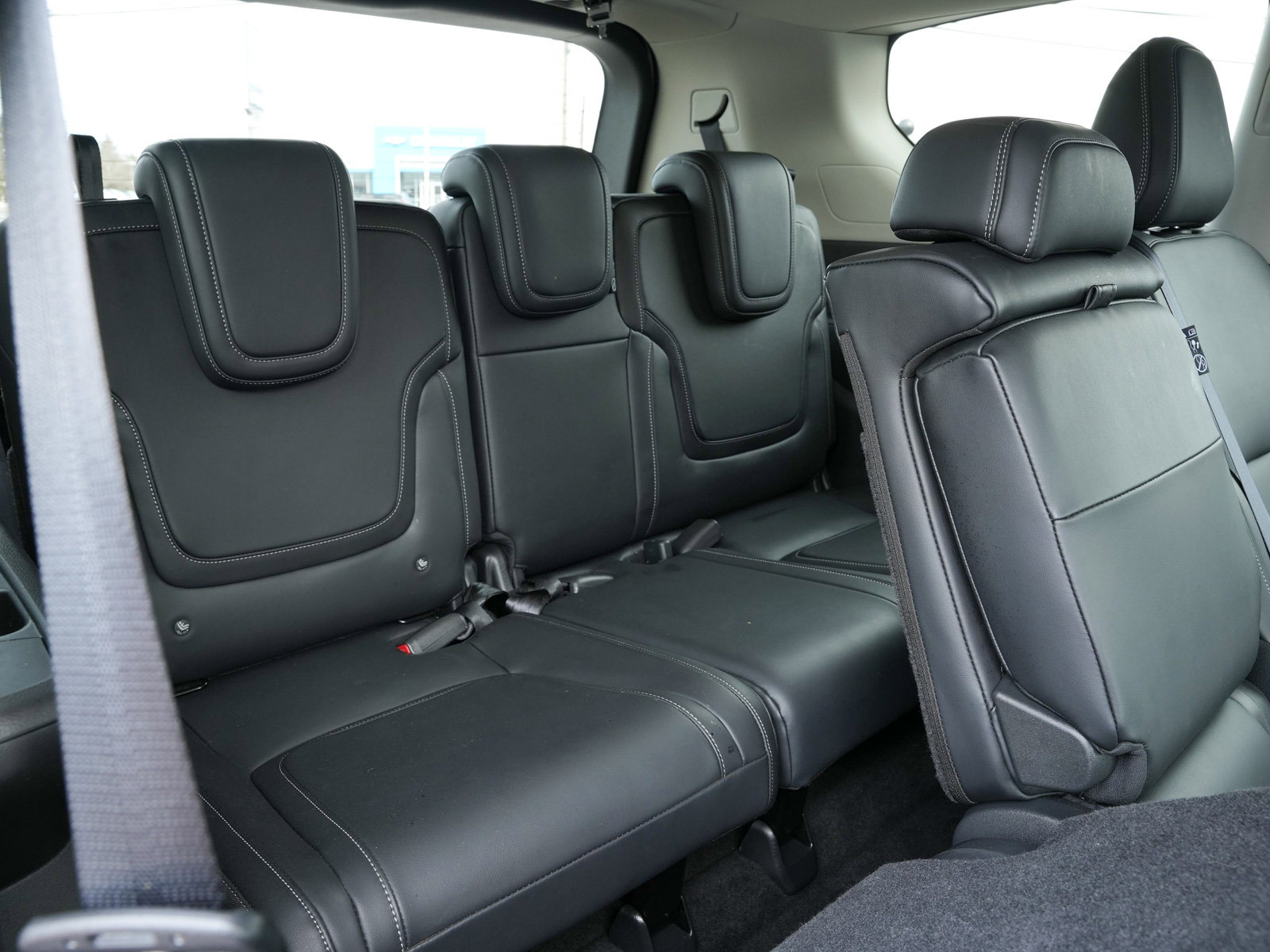 Used 2025 Nissan Armada SV image 42