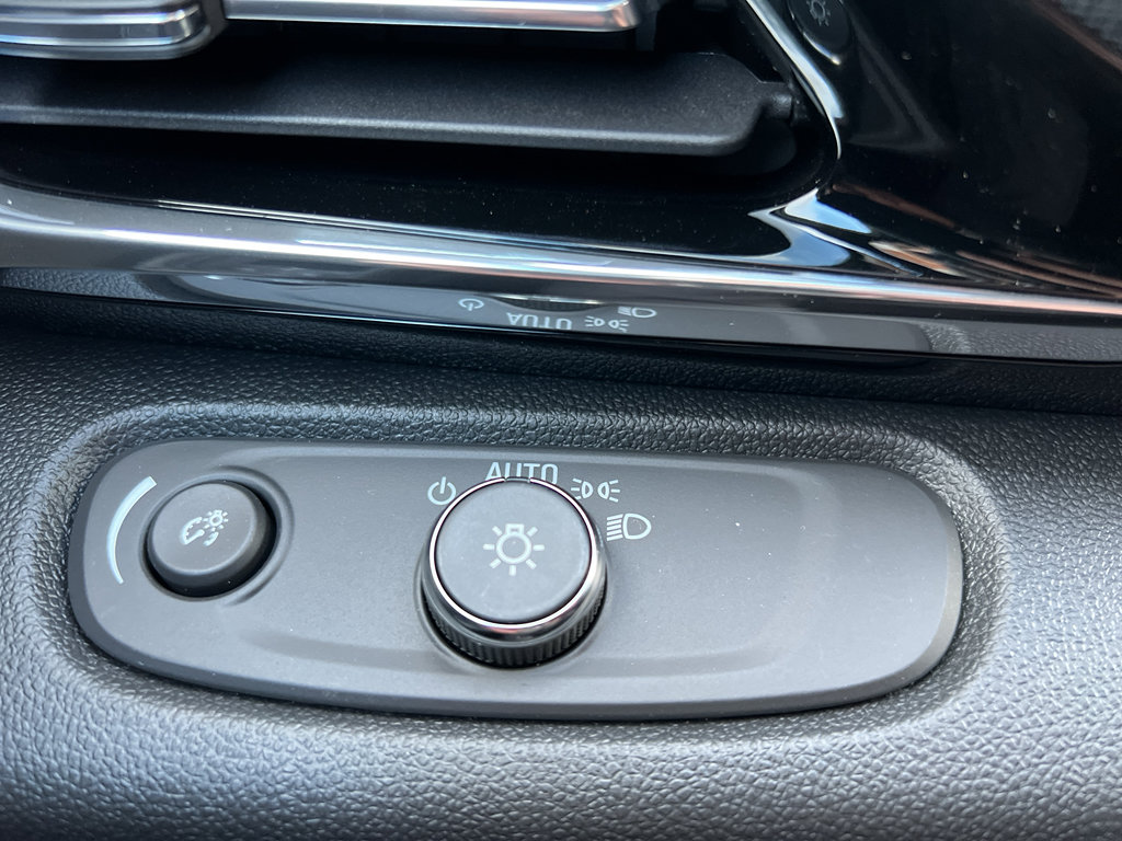 New 2026 Buick Envista Sport Touring w/ Studio Series image 14