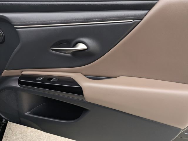 Used 2023 Lexus ES 300h w/ Premium Package image 35