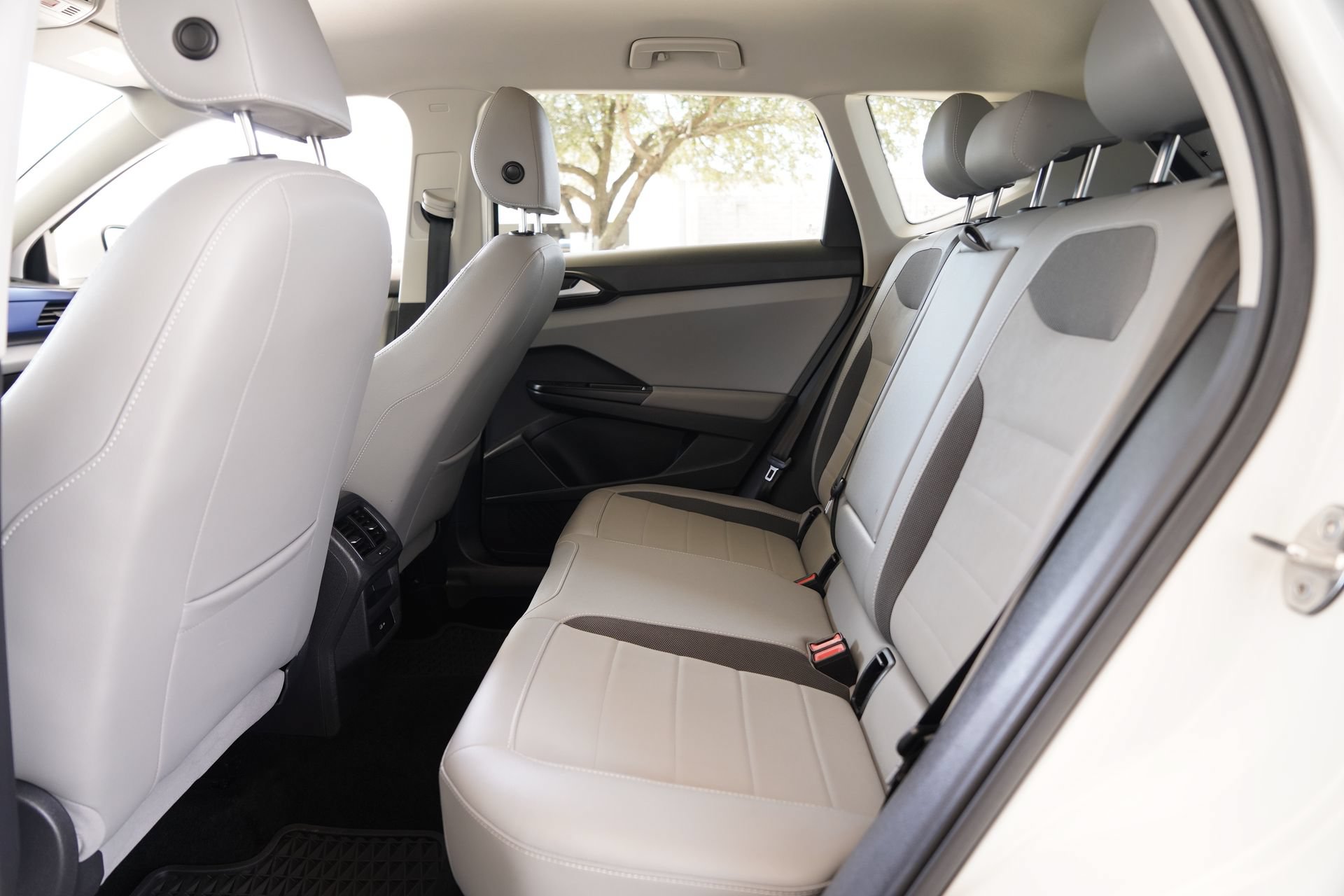Certified 2023 Volkswagen Taos SE w/ Black Wheel Package FWD image 30