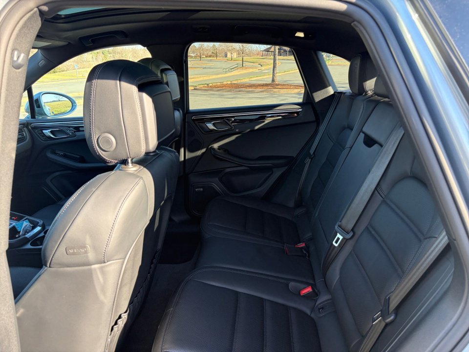 Certified 2025 Porsche Macan image 20