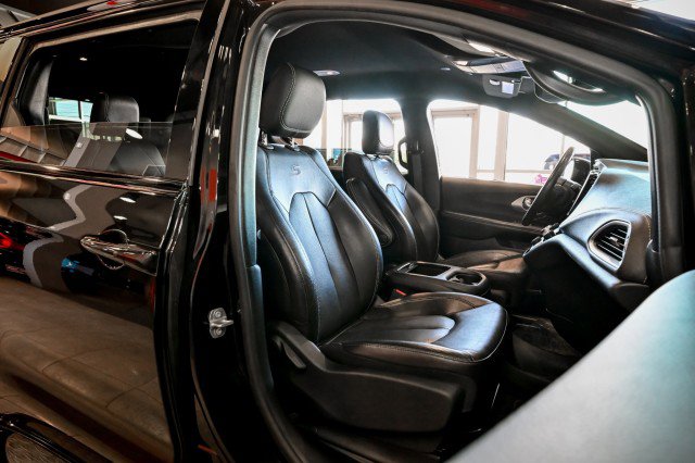 Used 2021 Chrysler Pacifica Touring-L w/ S Appearance Package image 25