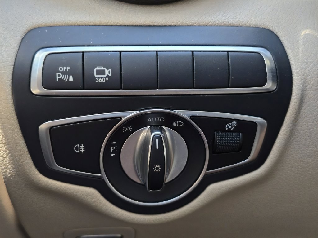 Used 2019 Mercedes-Benz GLC 350e 4MATIC image 36