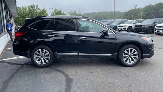 Used 2017 Subaru Outback 3.6R Touring AWD/4WD image 4