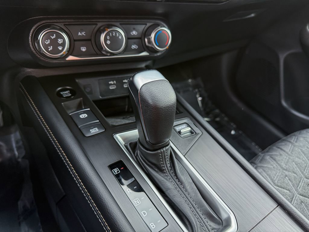 Certified 2025 Nissan Kicks SV image 18