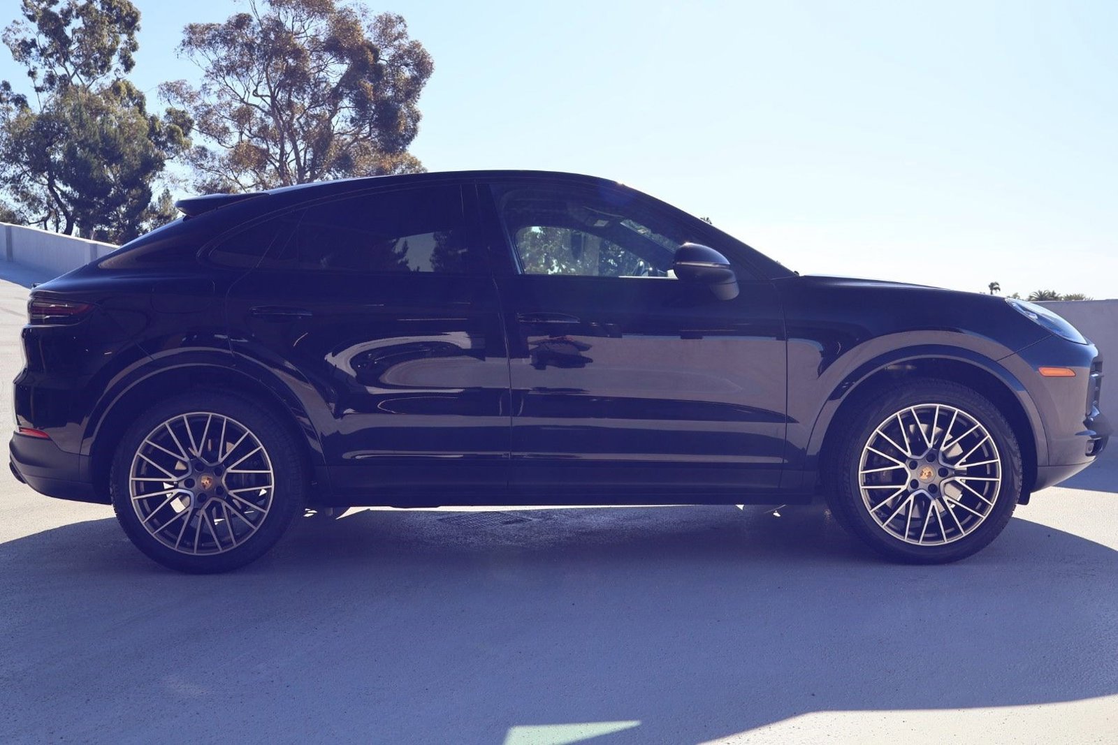 Certified 2023 Porsche Cayenne Platinum Edition image 8