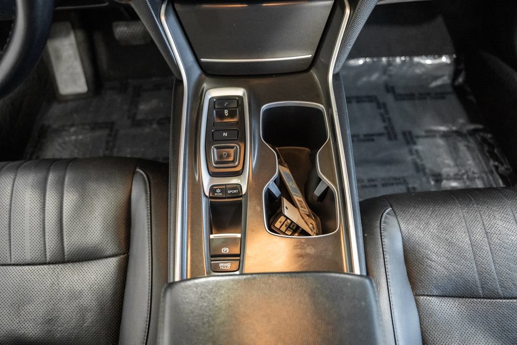 Used 2018 Honda Accord Touring image 18