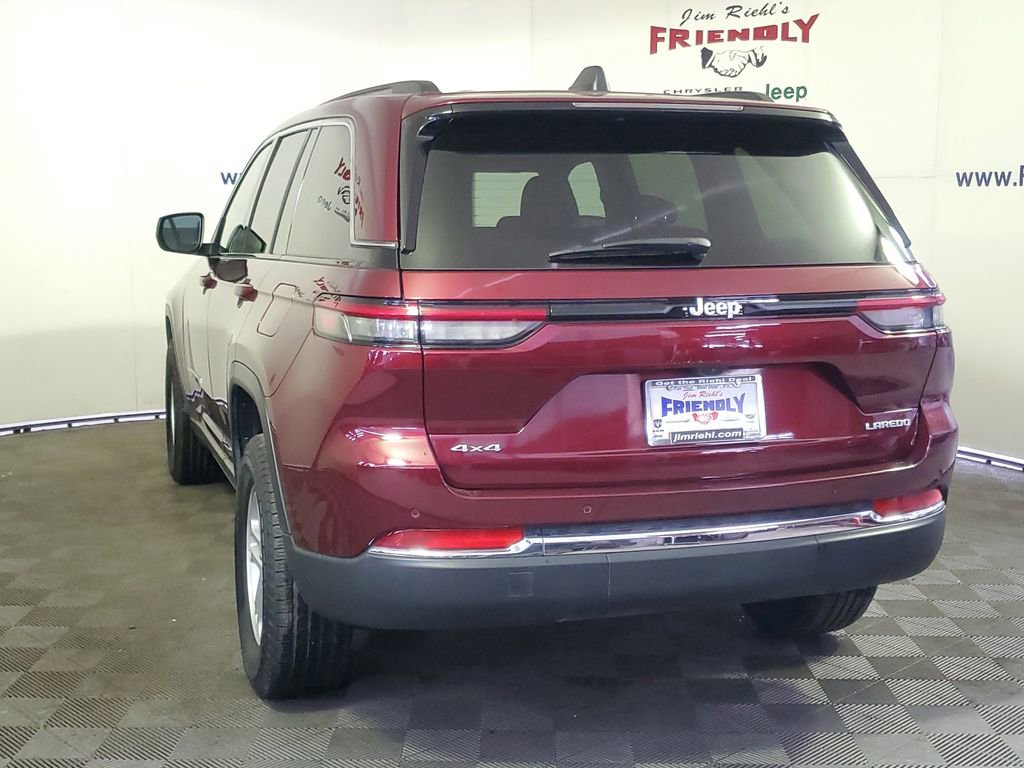 Used 2024 Jeep Grand Cherokee Laredo image 4
