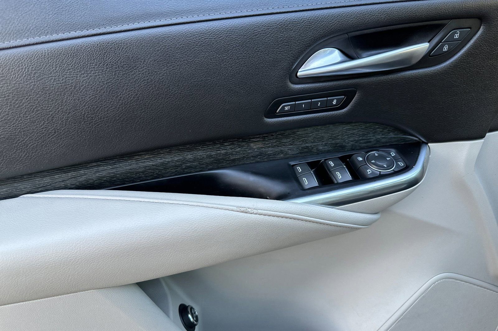 Used 2020 Cadillac XT4 Premium Luxury w/ Driver Awareness Package image 11