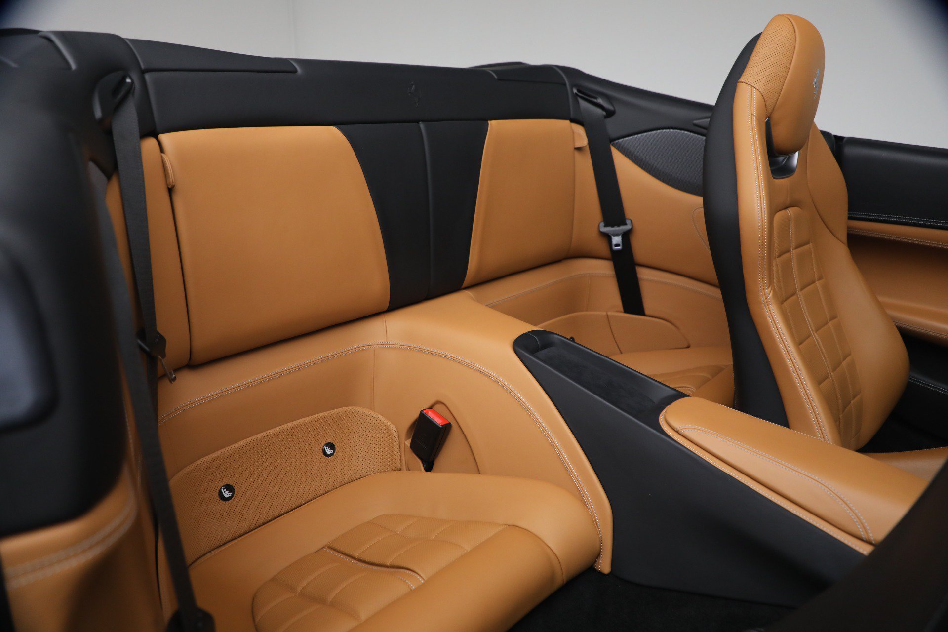 Certified 2019 Ferrari Portofino RWD image 21