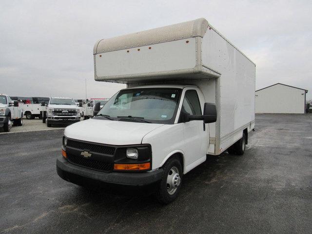 Used 2015 Chevrolet Express 4500 Extended RWD image 9