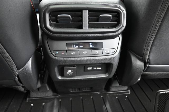 Used 2023 Honda Pilot TrailSport image 16