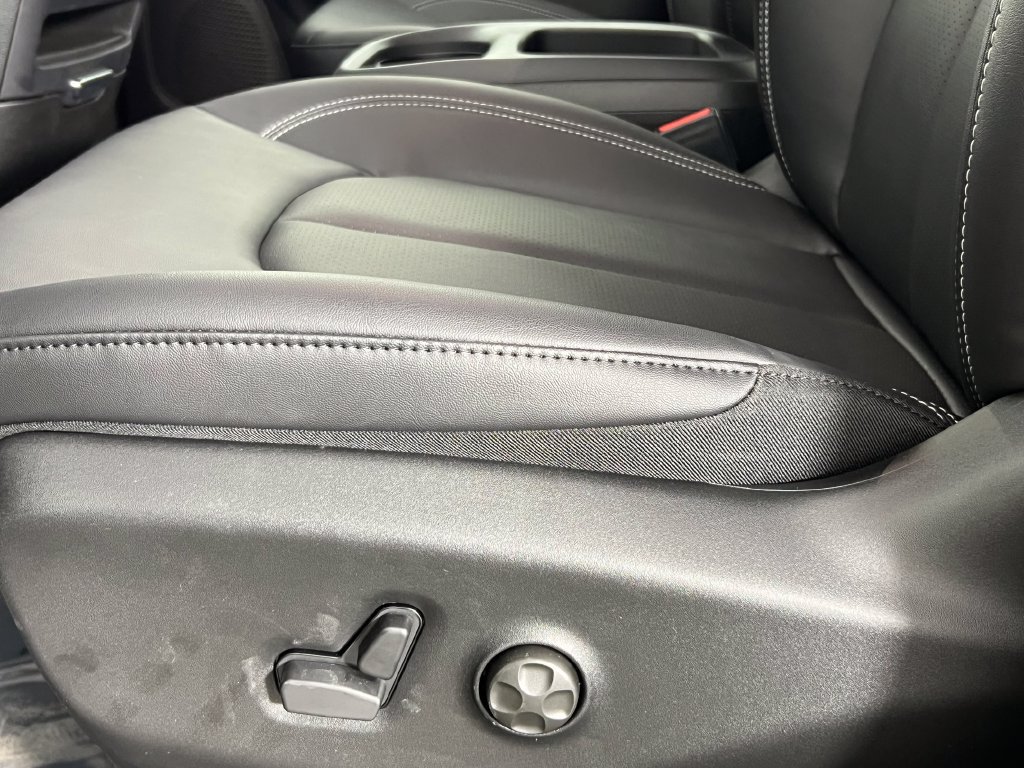 New 2026 Chrysler Pacifica Select FWD image 26