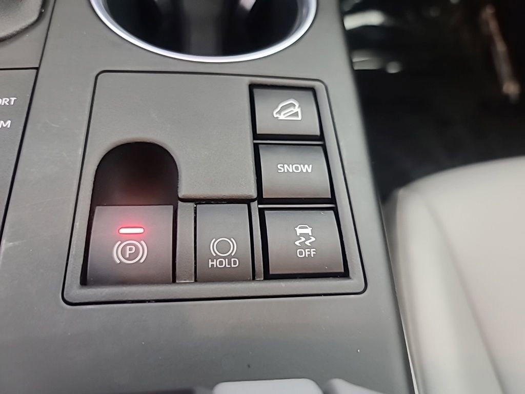 Used 2023 Toyota Highlander XLE image 38