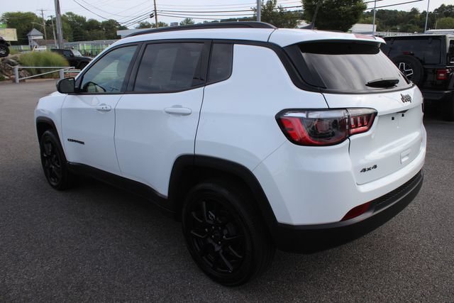 Used 2025 Jeep Compass Latitude w/ Convenience Group AWD/4WD image 27