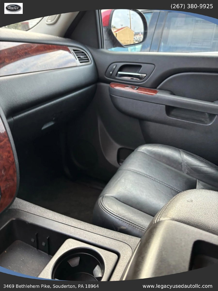 Used 2013 Chevrolet Suburban LT image 23