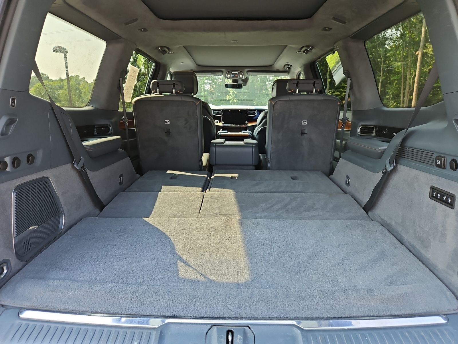 Used 2022 Jeep Grand Wagoneer Series II AWD/4WD image 19