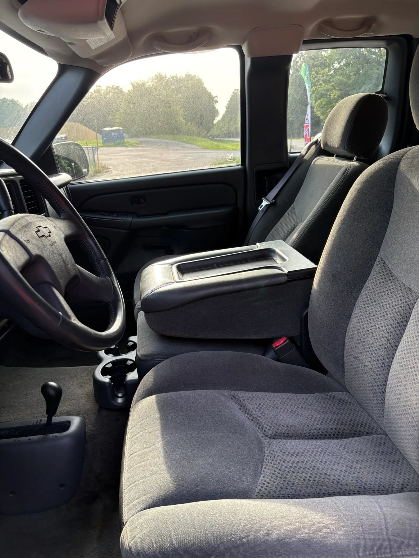 Used 2004 Chevrolet Silverado 1500 LS w/ Light Duty Power Package AWD/4WD image 9