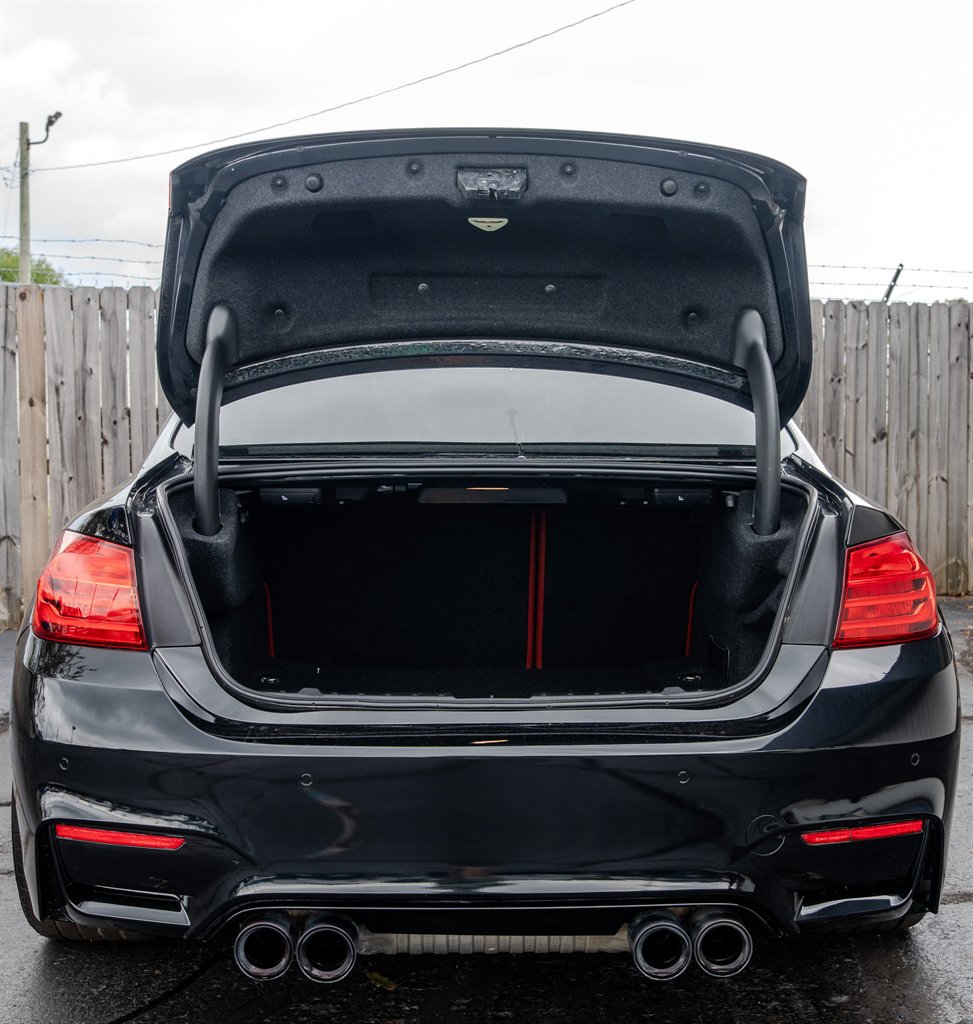 Used 2015 BMW M4 Coupe w/ Executive Package RWD image 9