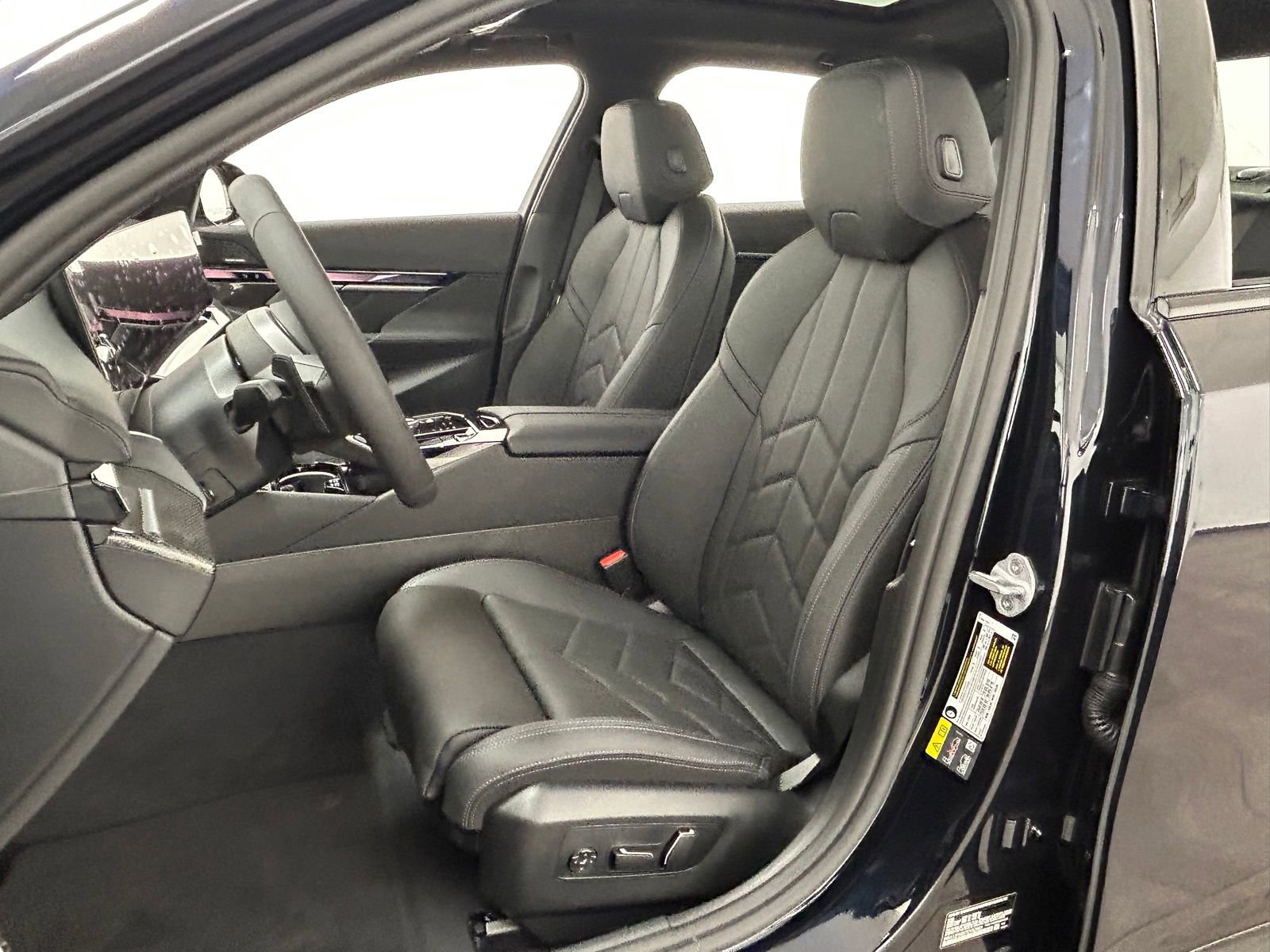 Used 2026 BMW 550e xDrive image 28