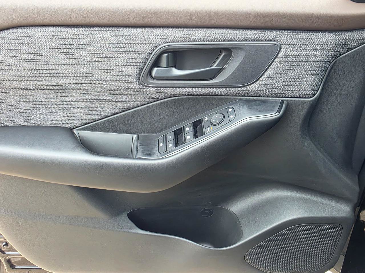 Used 2023 Nissan Rogue S FWD image 8