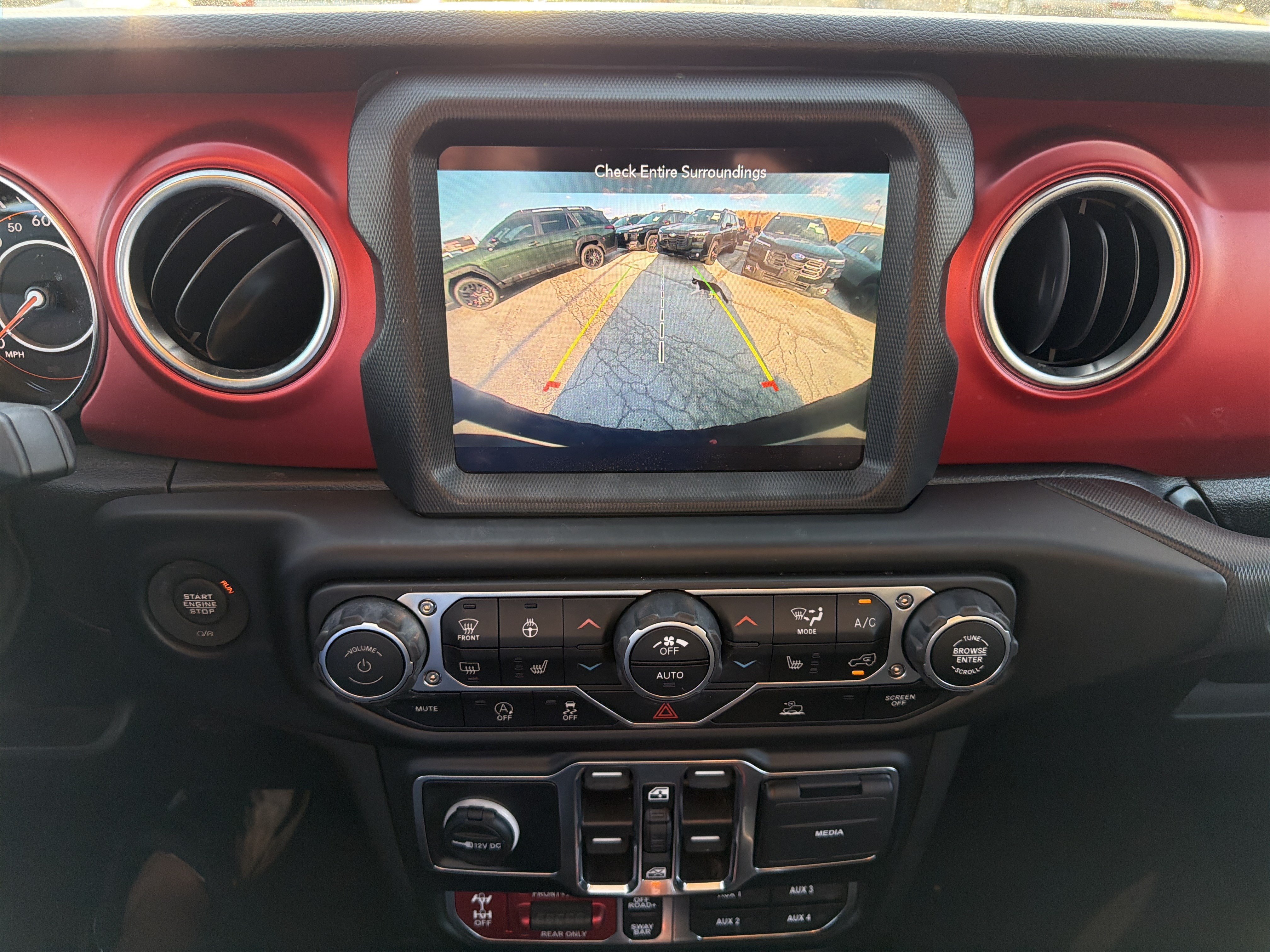 Used 2023 Jeep Wrangler Unlimited Rubicon w/ LED Lighting Group AWD/4WD image 23