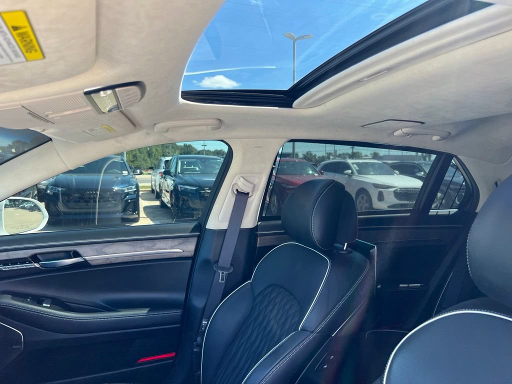 Used 2021 Genesis G90 5.0 Ultimate RWD image 9