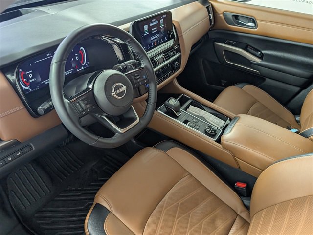 Used 2023 Nissan Pathfinder Platinum image 10