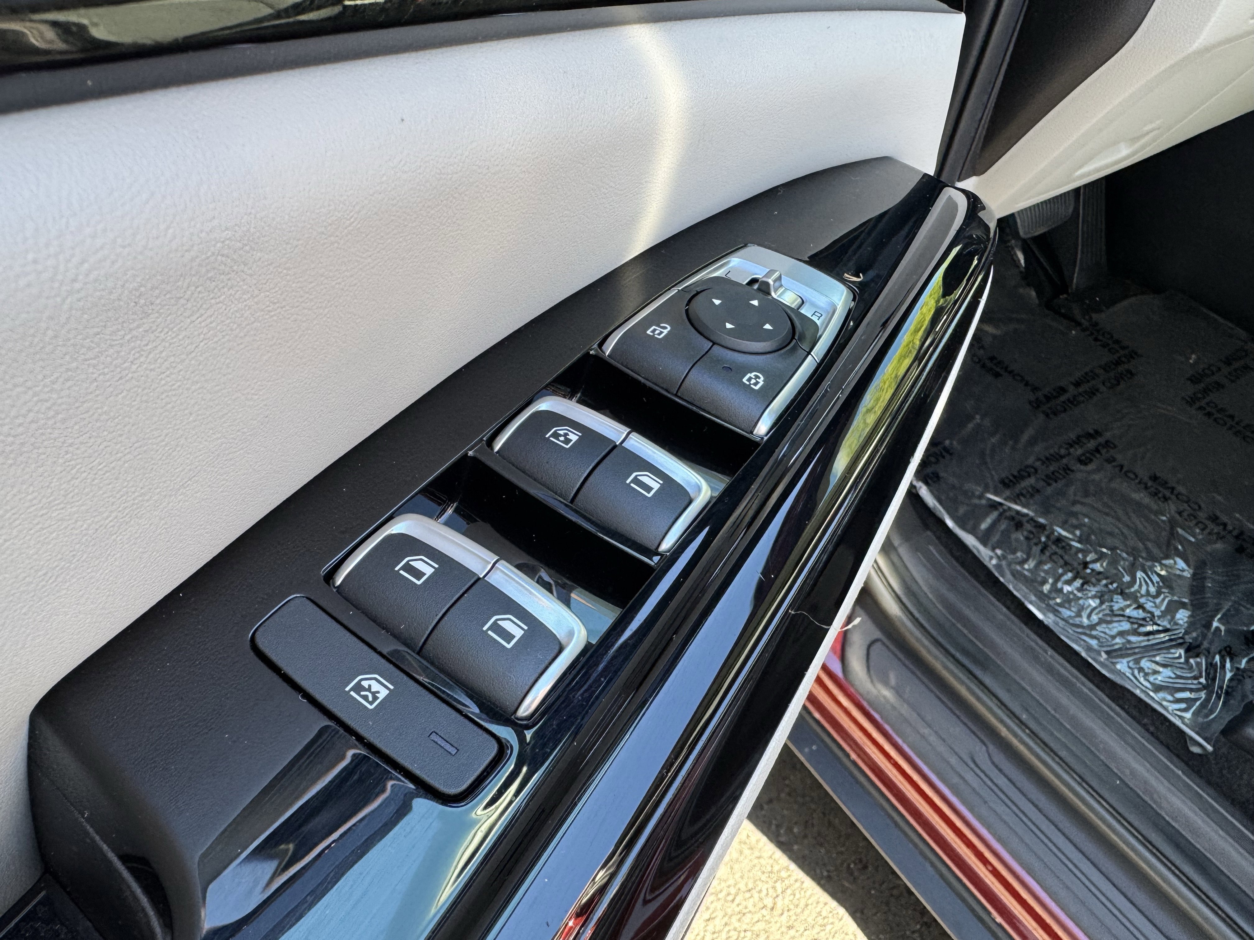 Used 2024 Kia Carnival EX image 23