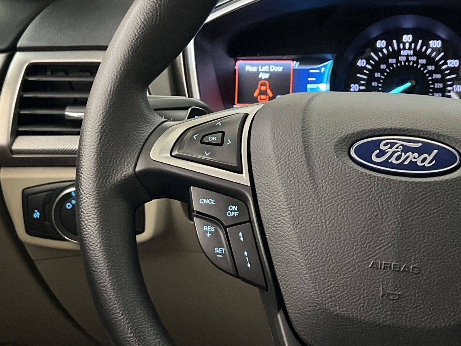 Used 2019 Ford Fusion SE image 30