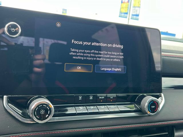Used 2023 Chevrolet Colorado Z71 w/ Advanced Trailering Package AWD/4WD image 25