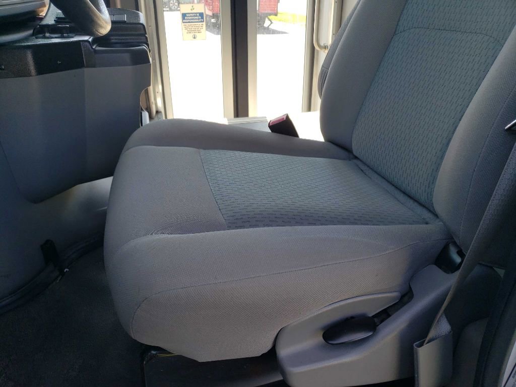 Used 2015 Ford E-350 and Econoline 350 Super Duty image 11