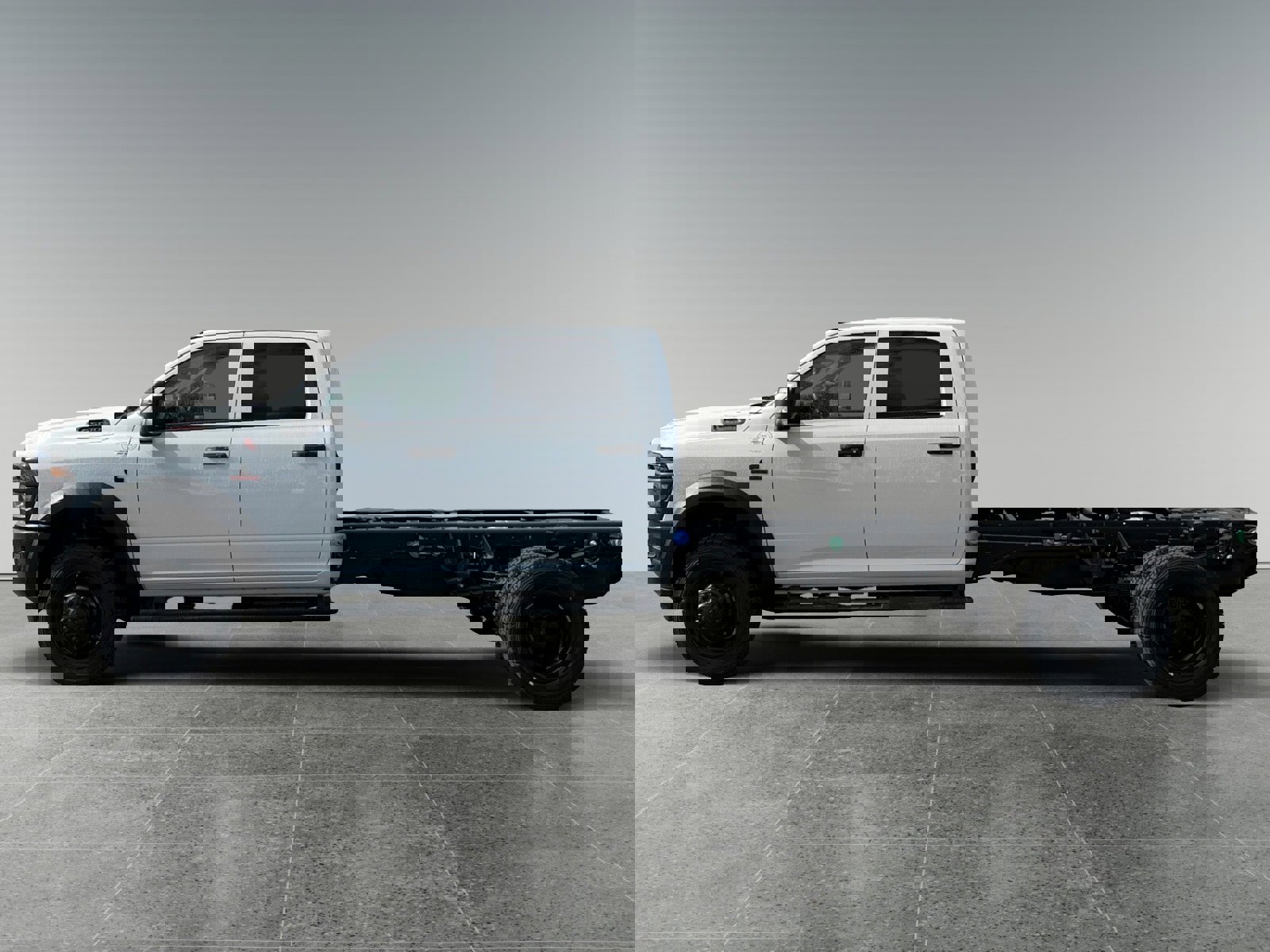 New 2026 RAM 5500 4x4 Crew Cab image 2