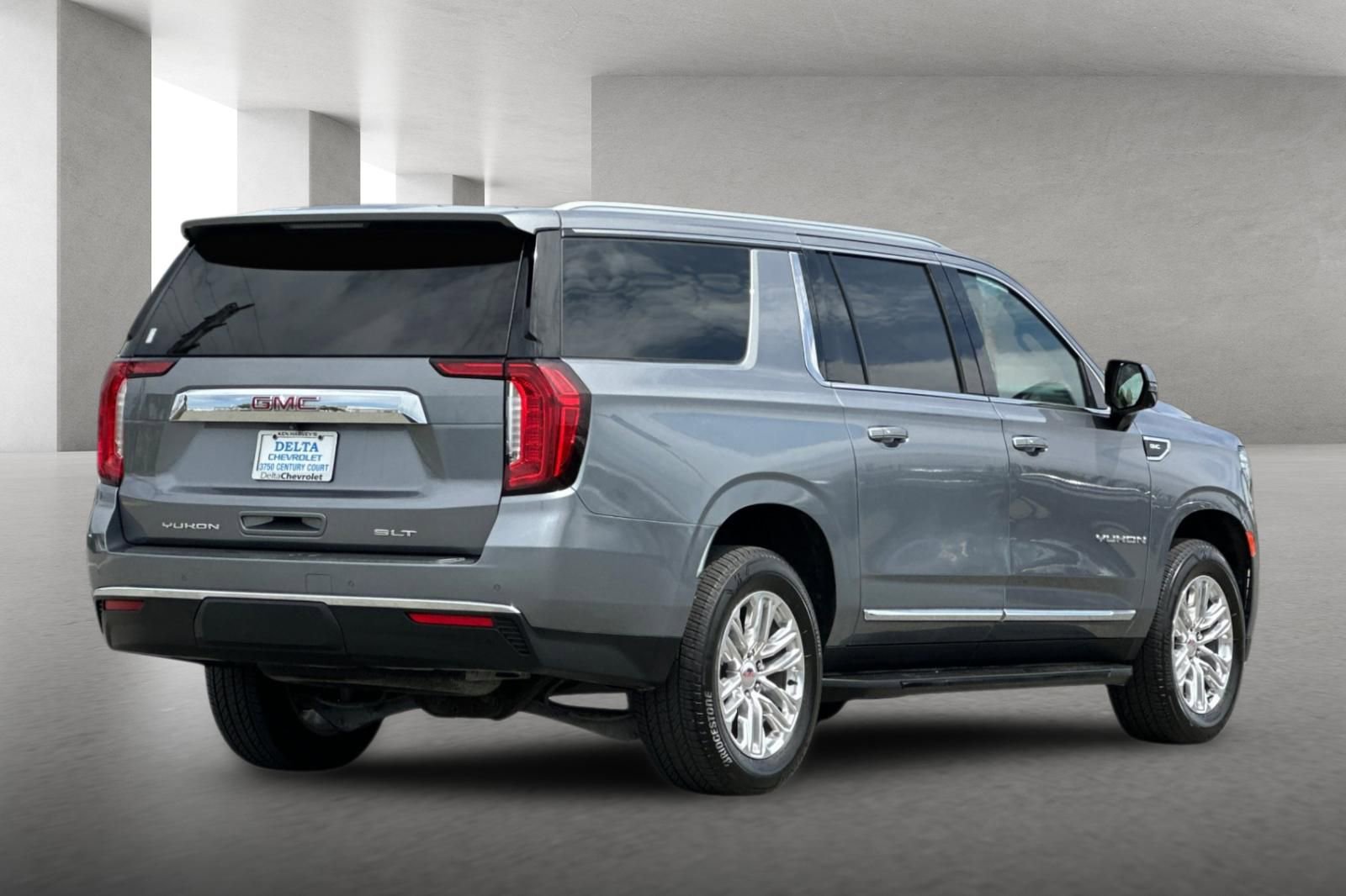 Used 2022 GMC Yukon XL SLT w/ SLT Luxury Package RWD image 4