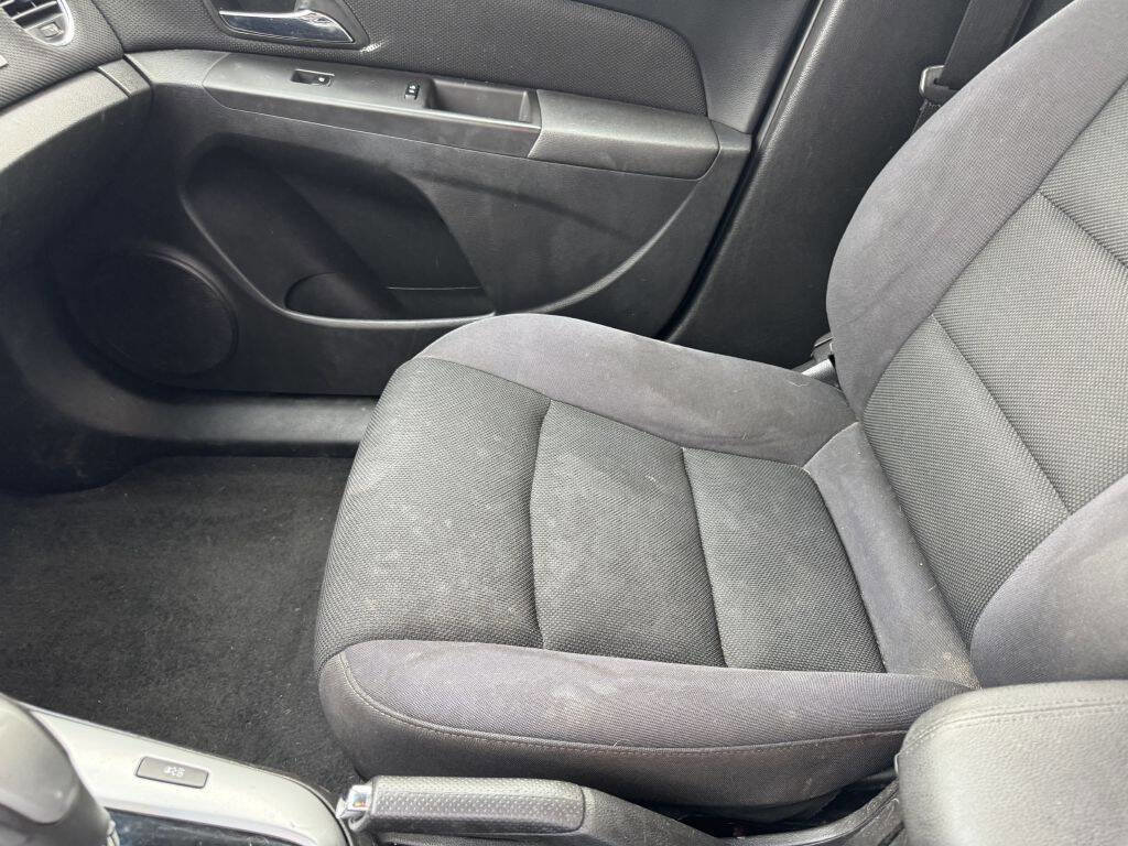 Used 2015 Chevrolet Cruze LT image 11