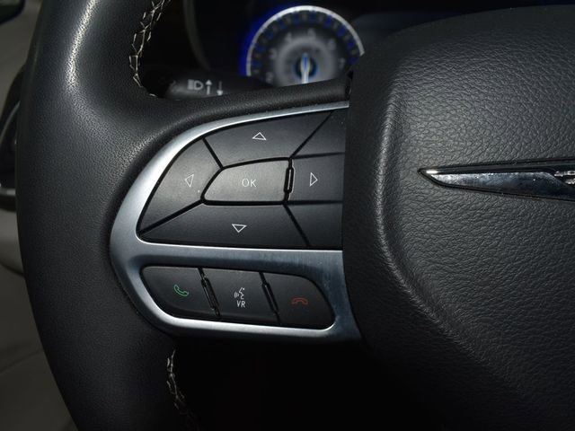 Used 2023 Chrysler Pacifica Limited image 17