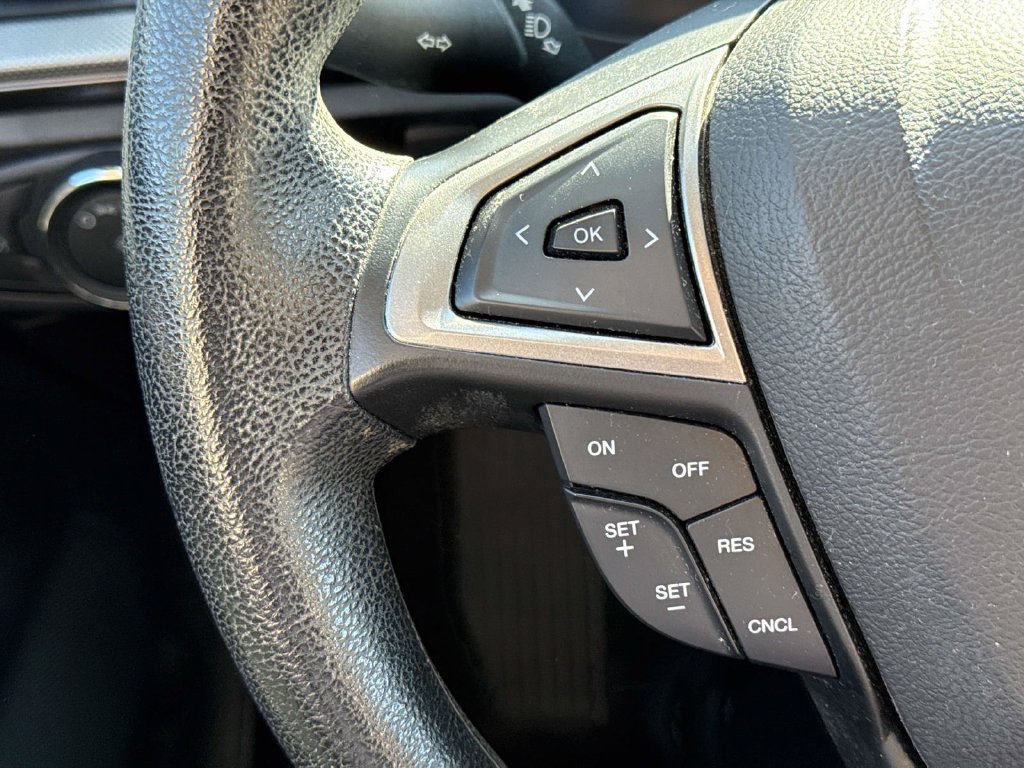 Used 2017 Ford Fusion SE FWD image 36