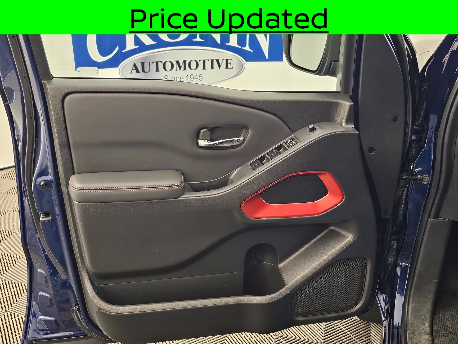 Used 2022 Nissan Frontier PRO-4X w/ Technology Package AWD/4WD image 2