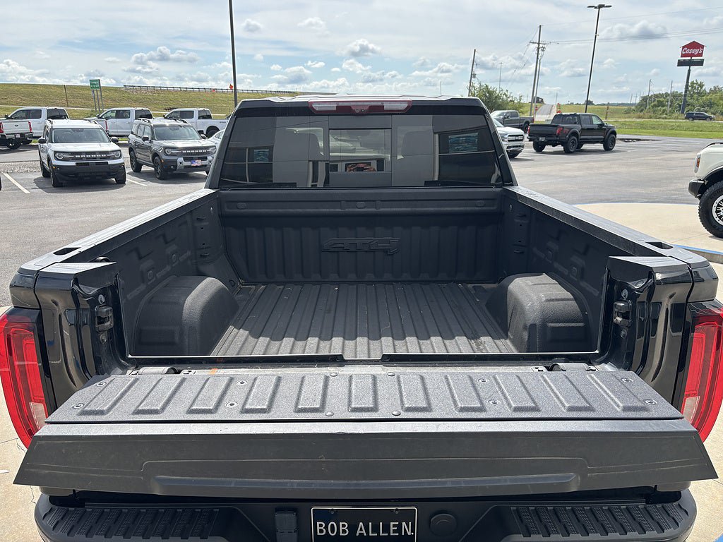 Used 2024 GMC Sierra 1500 AT4 w/ Technology Package AWD/4WD image 5