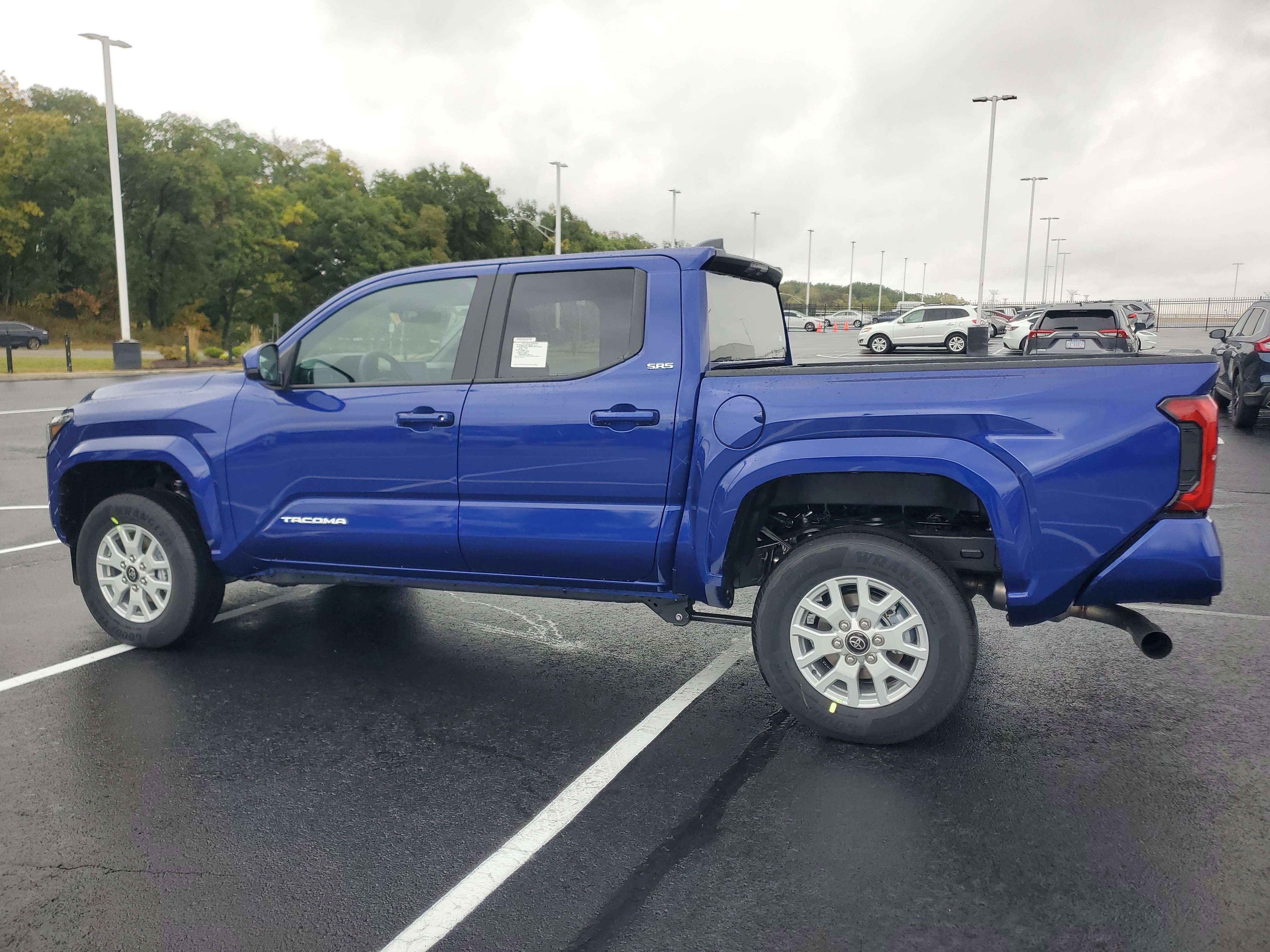 Used 2025 Toyota Tacoma SR5 image 4