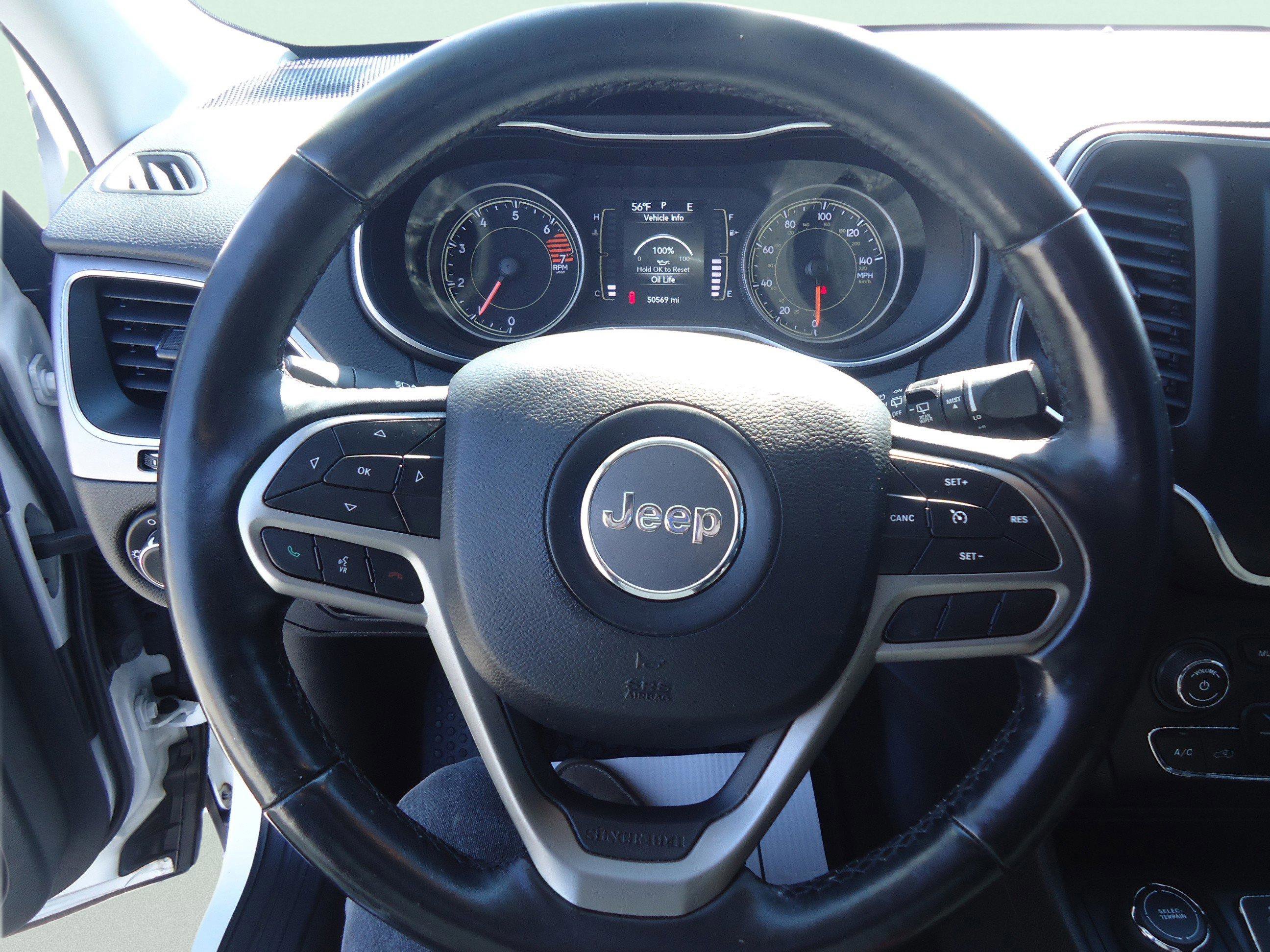 Used 2020 Jeep Cherokee Latitude Plus w/ Cold Weather Group image 13