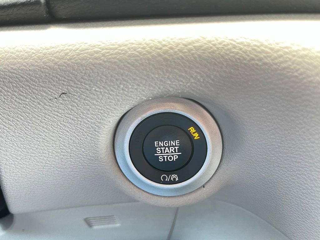 Certified 2023 Chrysler Pacifica Touring-L FWD image 26