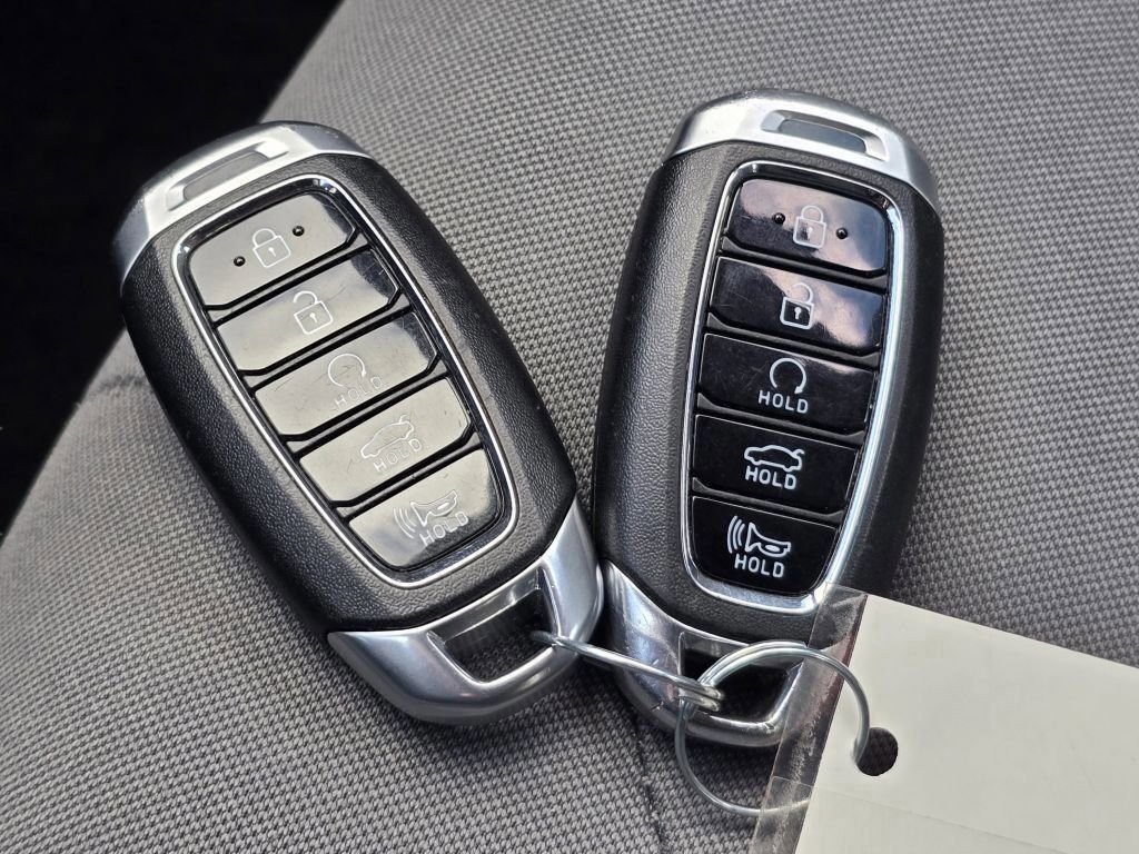 Used 2023 Hyundai Elantra SEL w/ Cargo Package FWD image 31