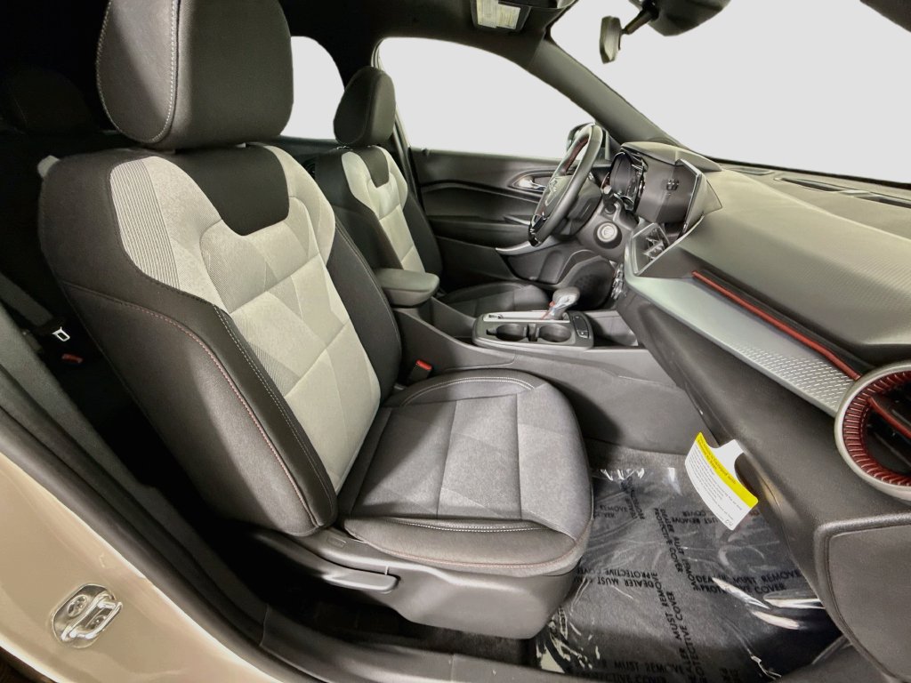 Used 2026 Chevrolet Trax RS w/ Sunroof Package FWD image 27
