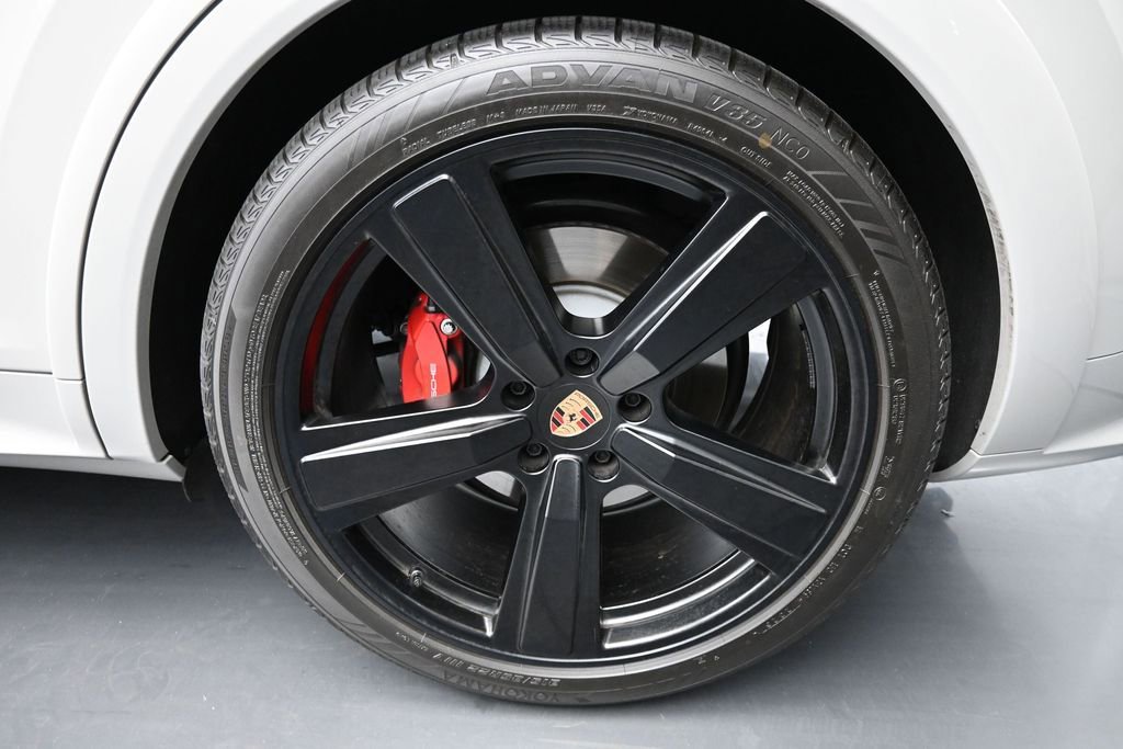 Certified 2026 Porsche Cayenne GTS AWD/4WD image 9