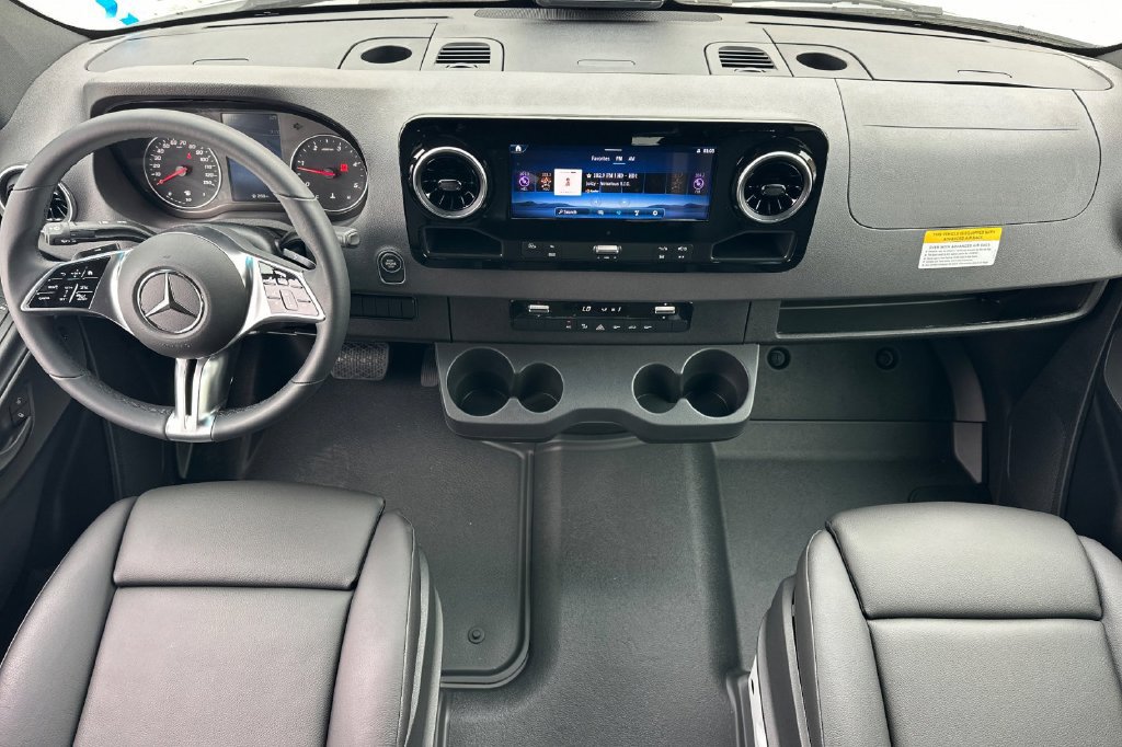 Used 2025 Mercedes-Benz Sprinter 2500 image 14