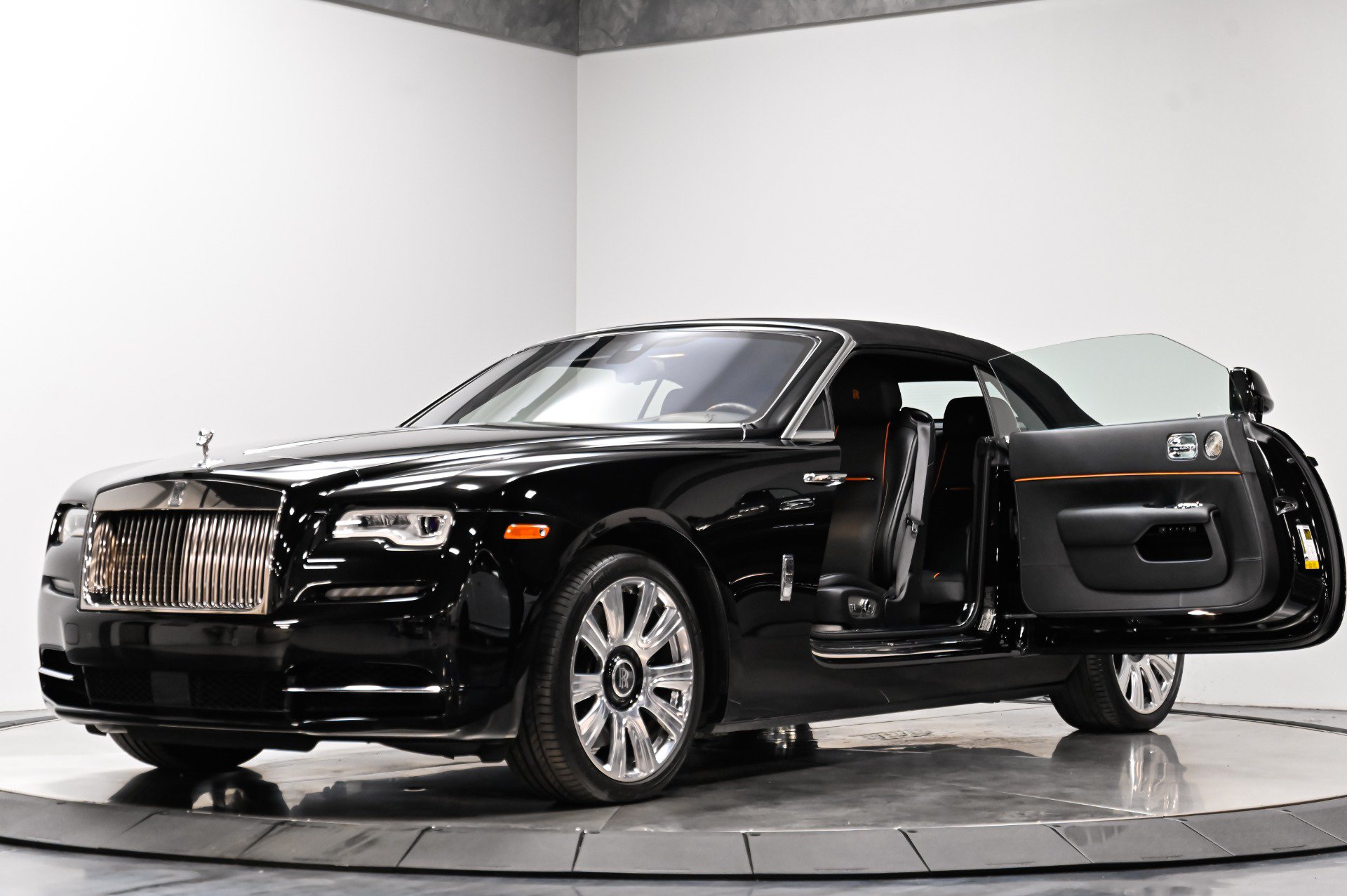 Used 2017 Rolls-Royce Dawn RWD image 46