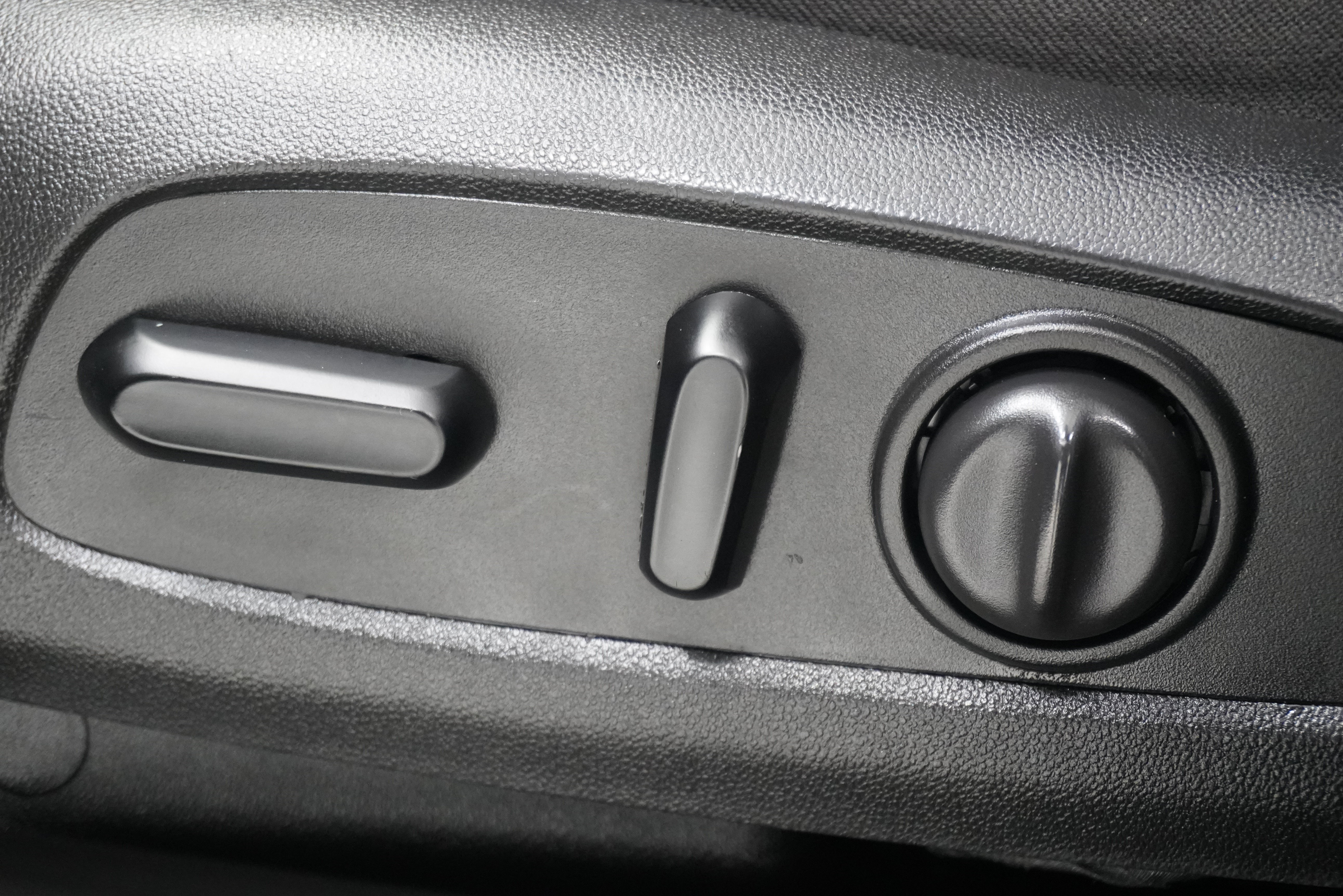 Used 2020 Chevrolet Traverse LT FWD image 17