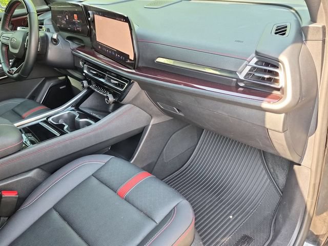 Used 2024 Chevrolet Traverse RS AWD/4WD image 29